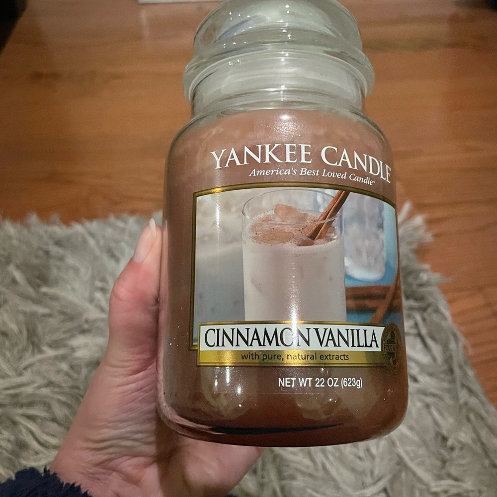 Yankee Candle Cinnamon Vanilla Jar